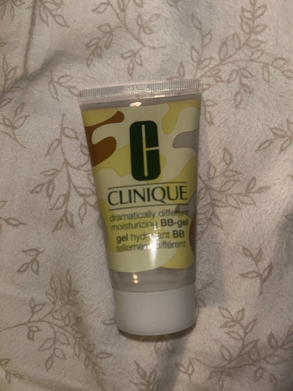 Clinique Moisturizing BB-Gel in Yellow and Green Accent Tube